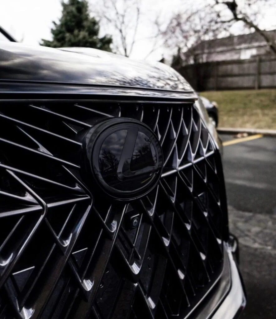 Lexus spindle grille chrome delete — South Yorkshire